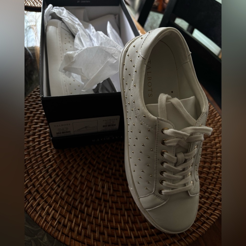 Aubrey studded sneakers in white size 7, new never worn